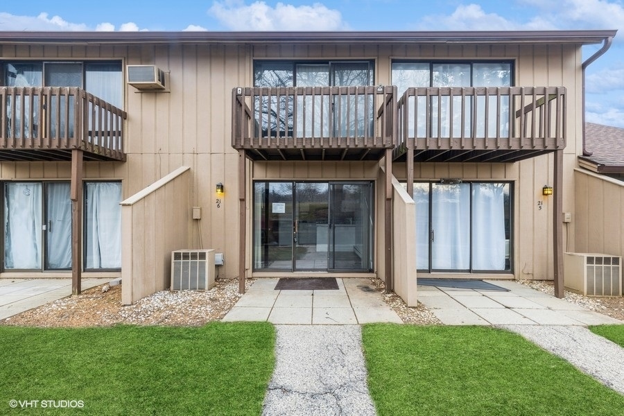 Property Photo: 21 Saint Thomas Colony 6 IL 60020
