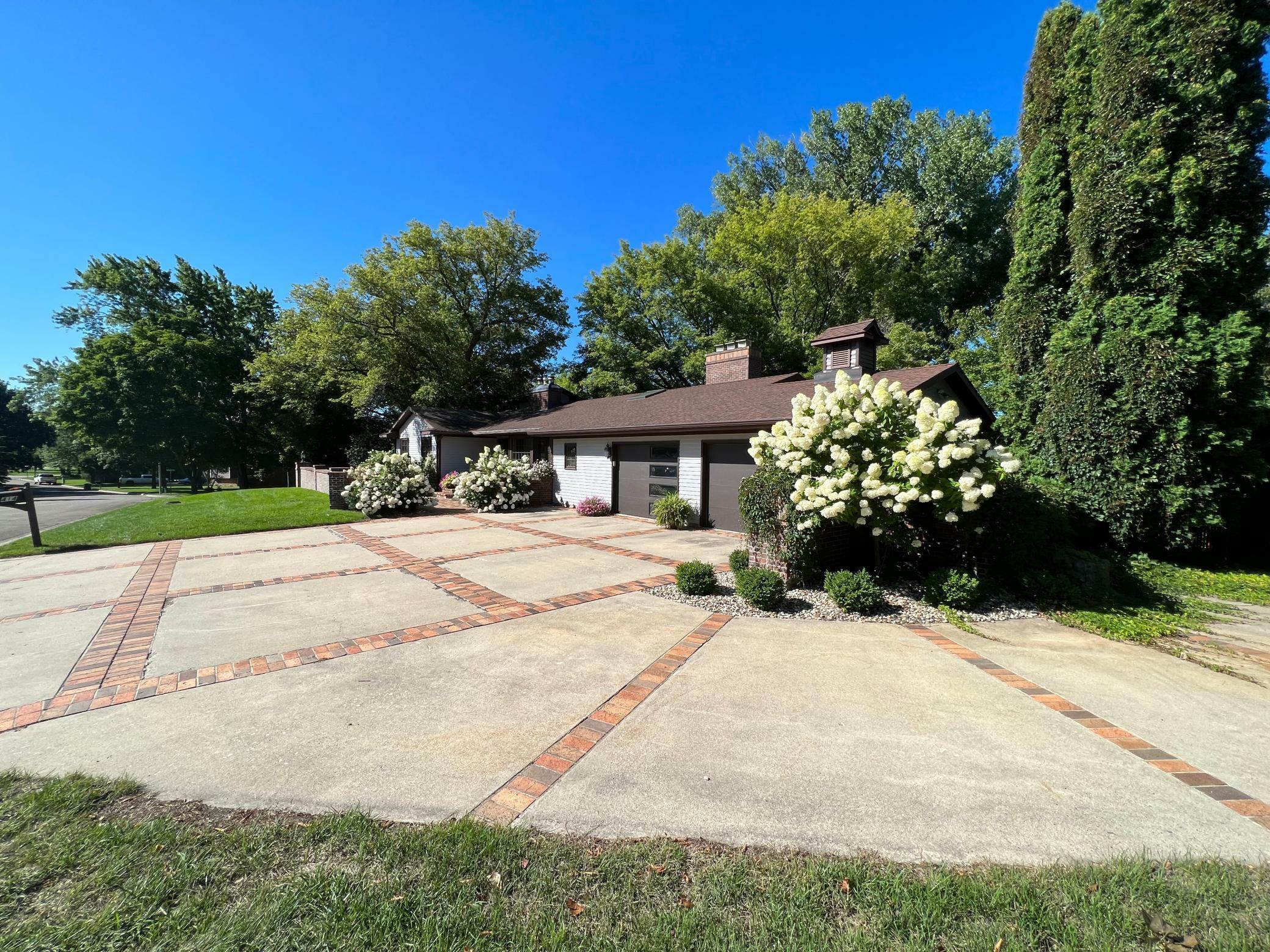 Property Photo:  414 Crescent Drive  MN 56007 