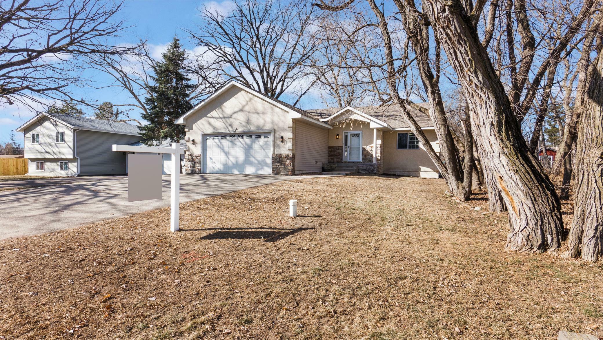 Property Photo:  905 7th Avenue N  MN 55371 