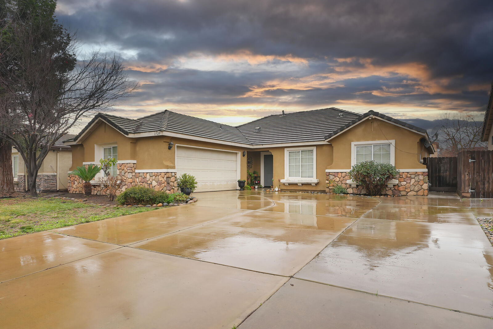 Property Photo: 1729 S Elverta Street CA 93292