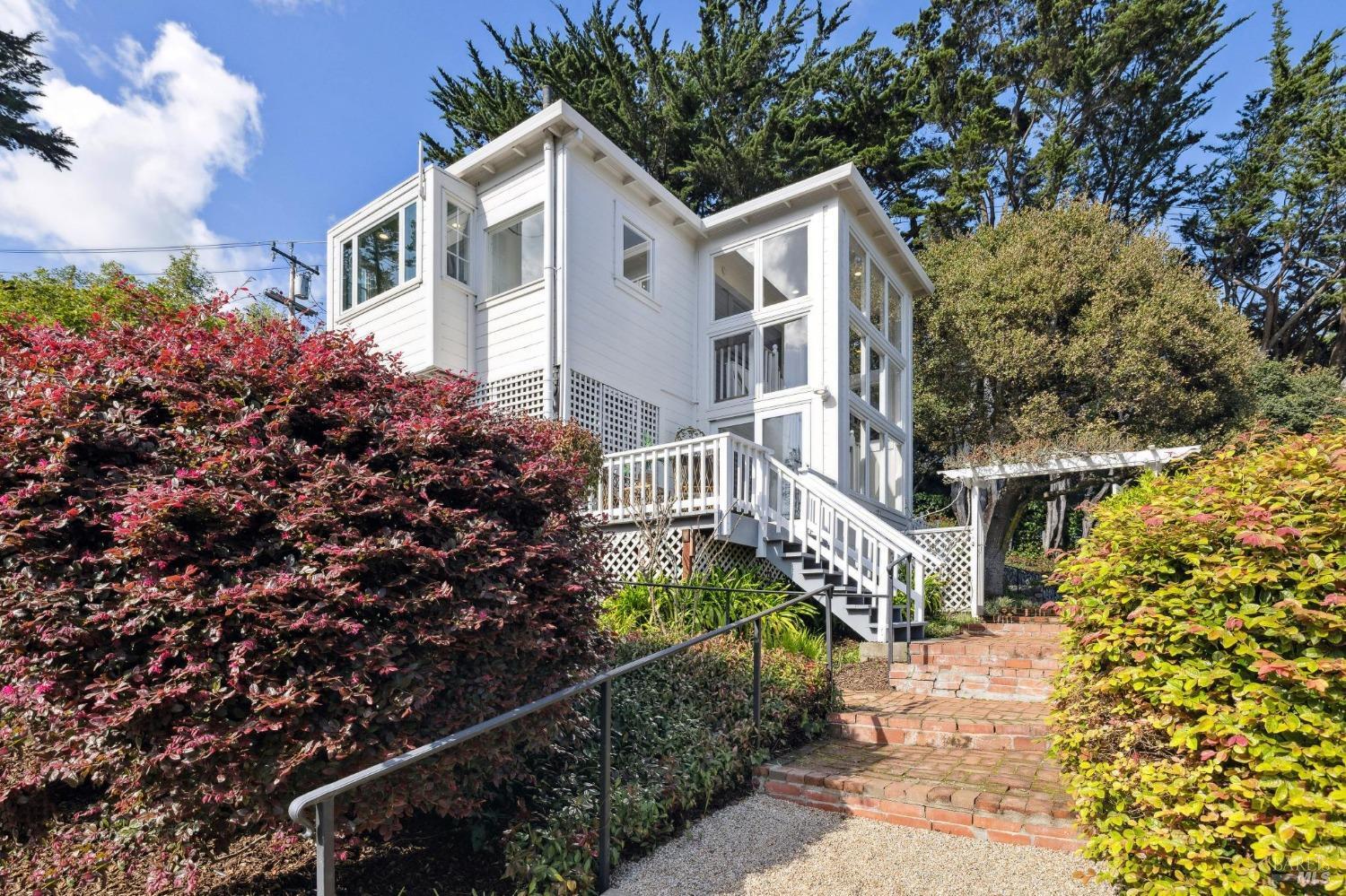 Property Photo:  105 Montford Avenue  CA 94941 