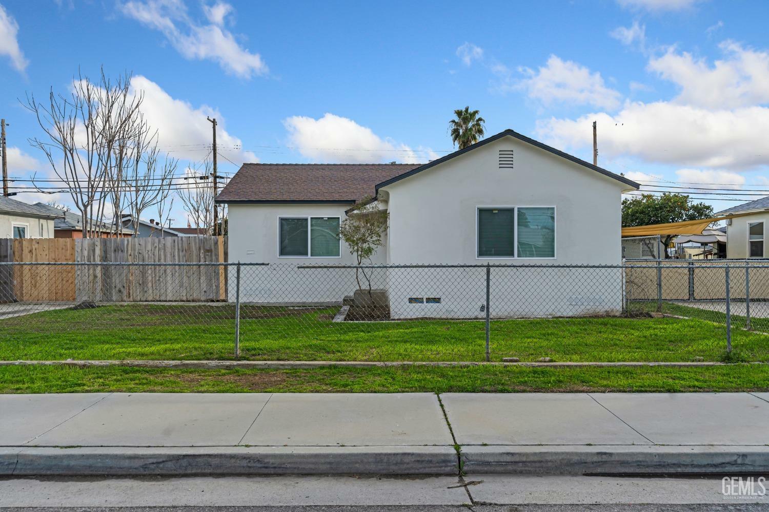 Property Photo:  1317 Washington Avenue  CA 93308 