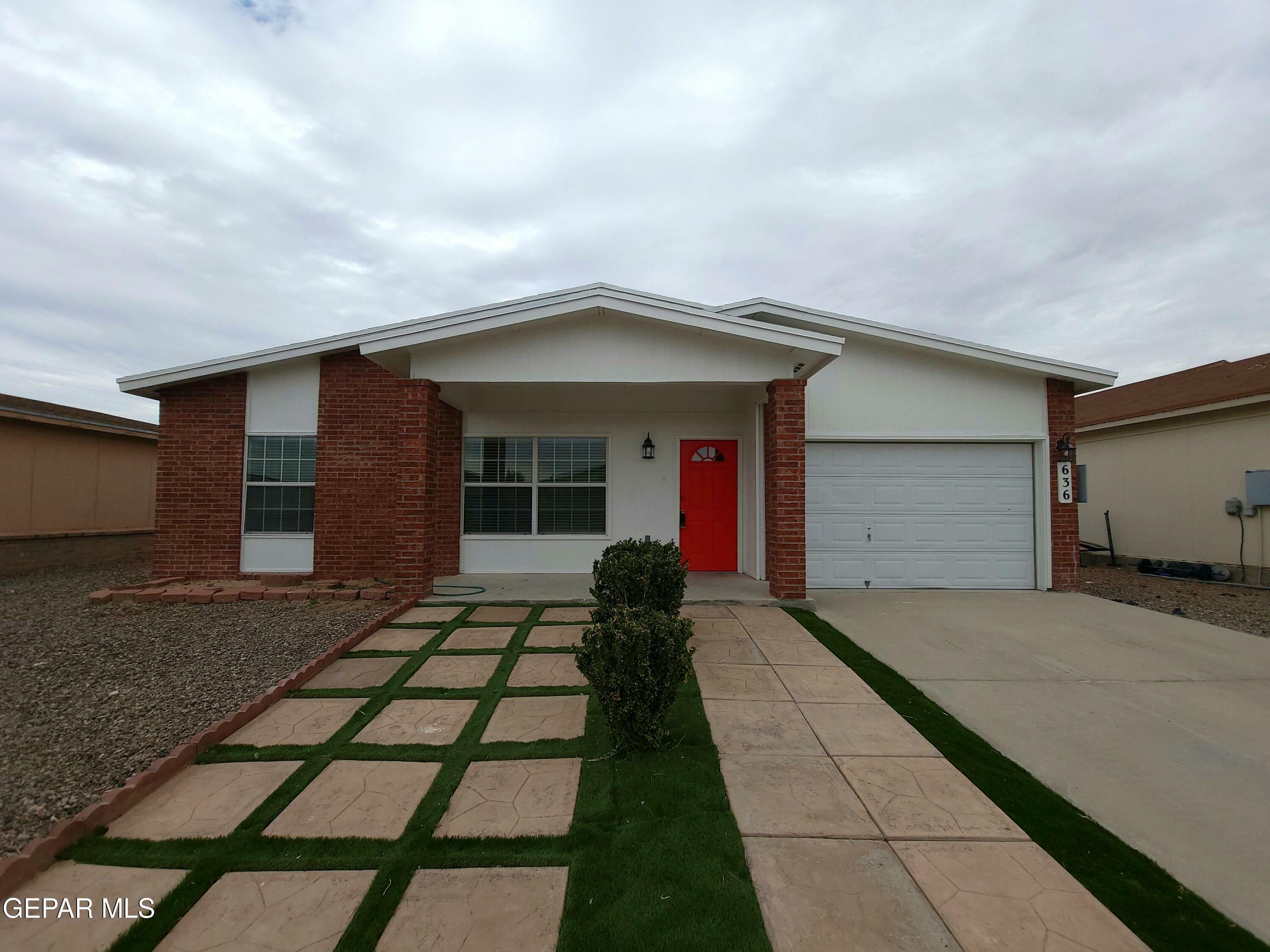 Property Photo:  636 Desierto Bonito Street  TX 79928 