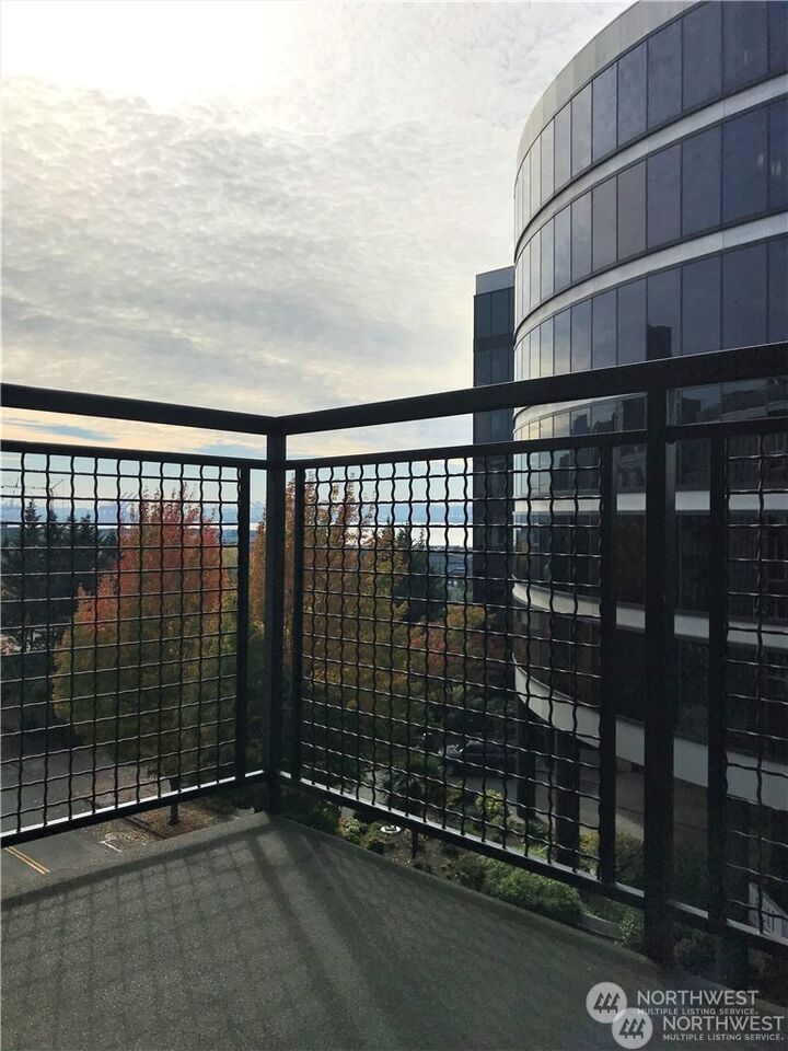 Property Photo: 3104 Western Avenue 513 WA 98121