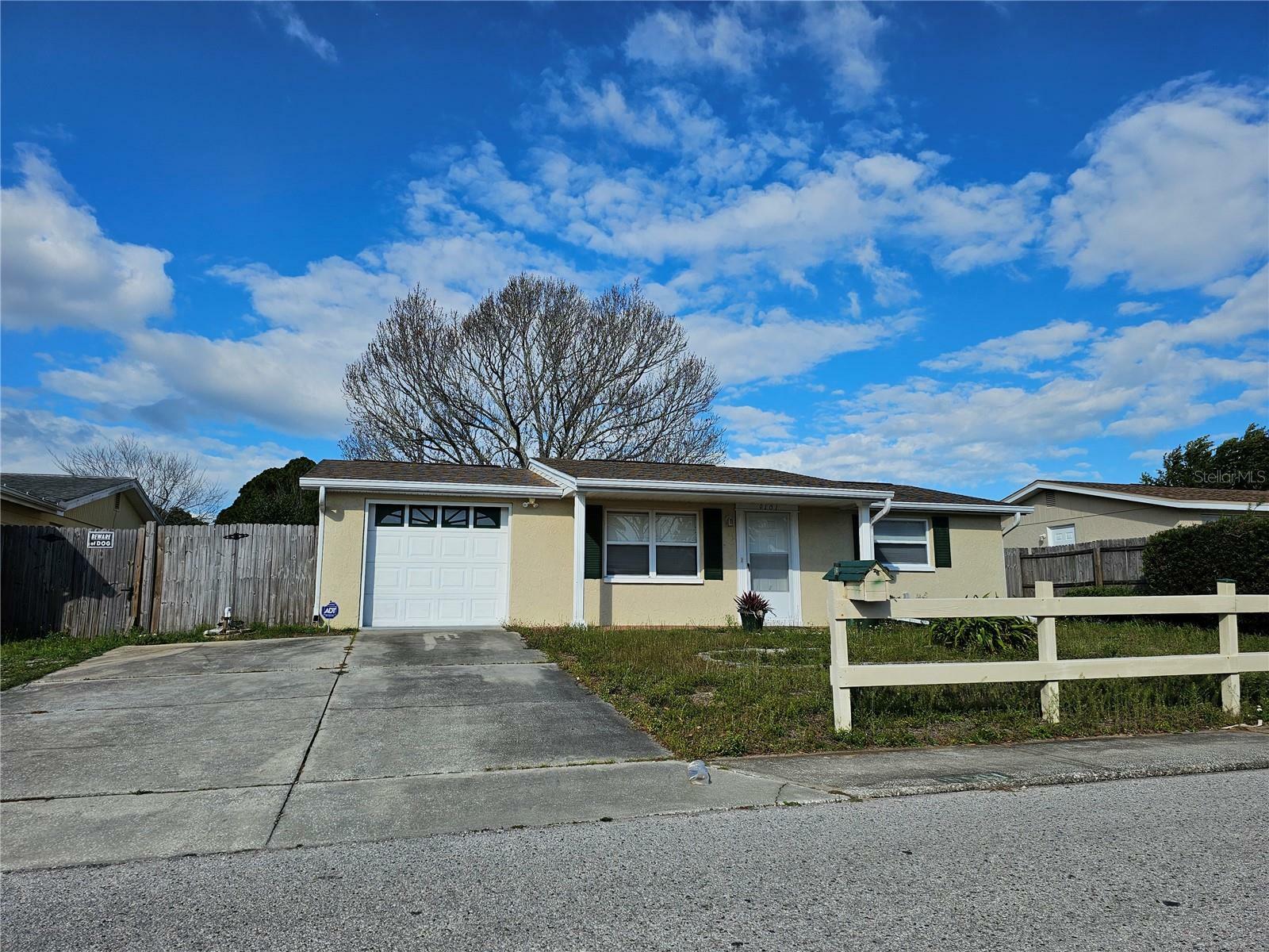 Property Photo: 9101 Suffolk Lane FL 34668