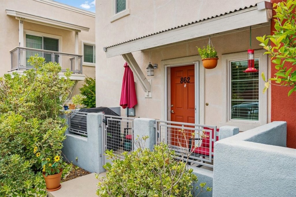 Property Photo:  862 Lawrence Drive  CA 93401 