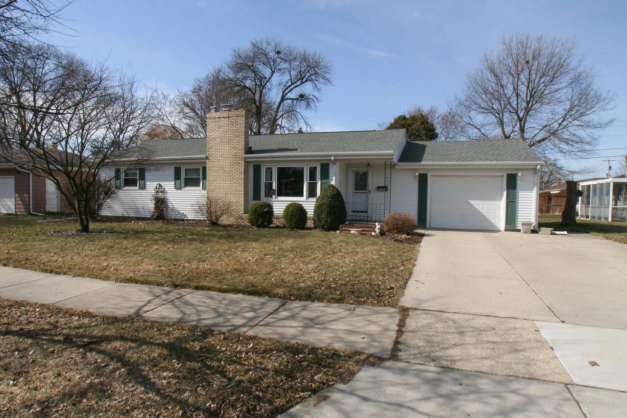 Property Photo: 1233 North Sumac Drive WI 53545