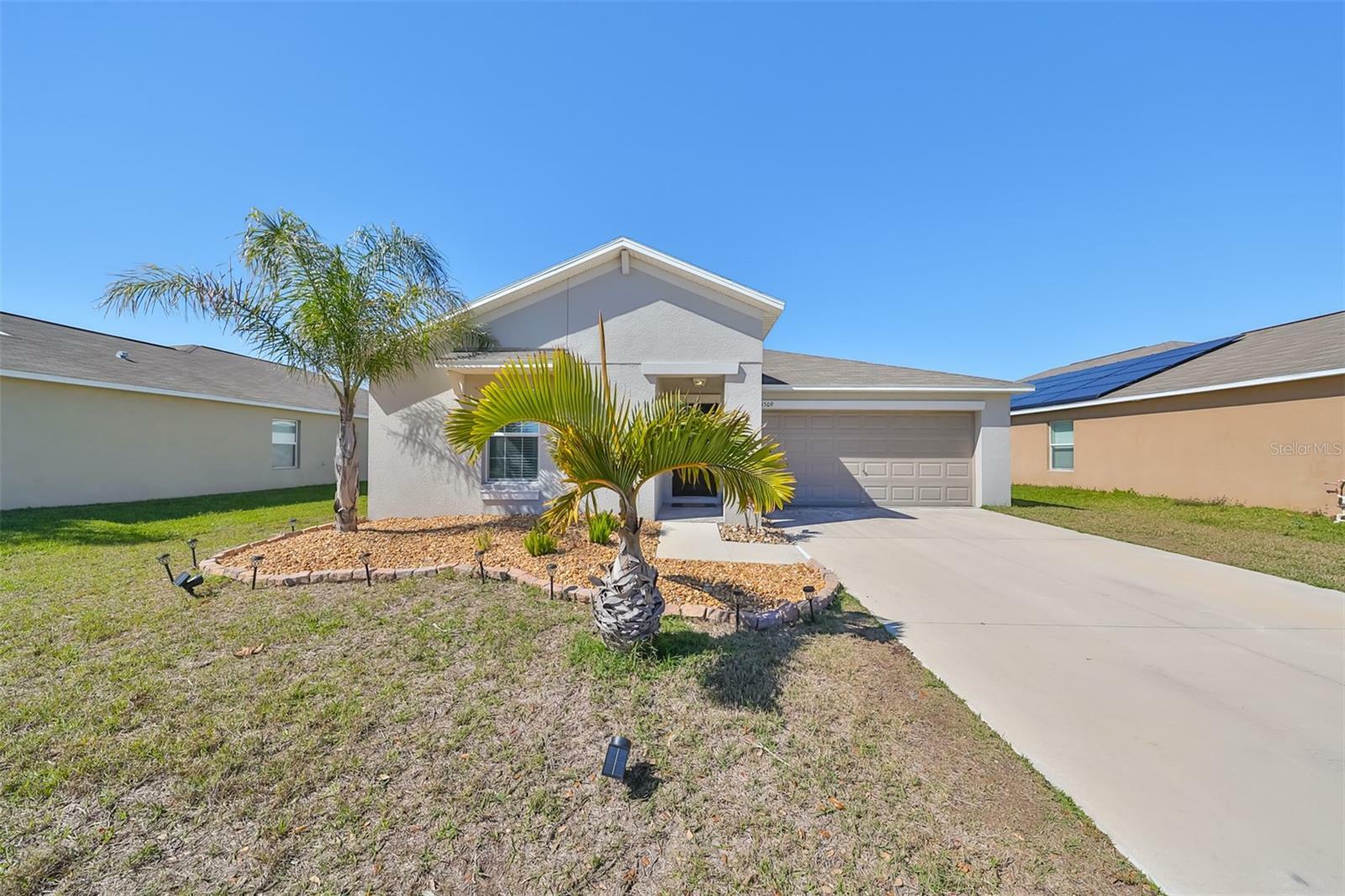 Property Photo:  1509 Broad Winged Hawk Drive  FL 33570 