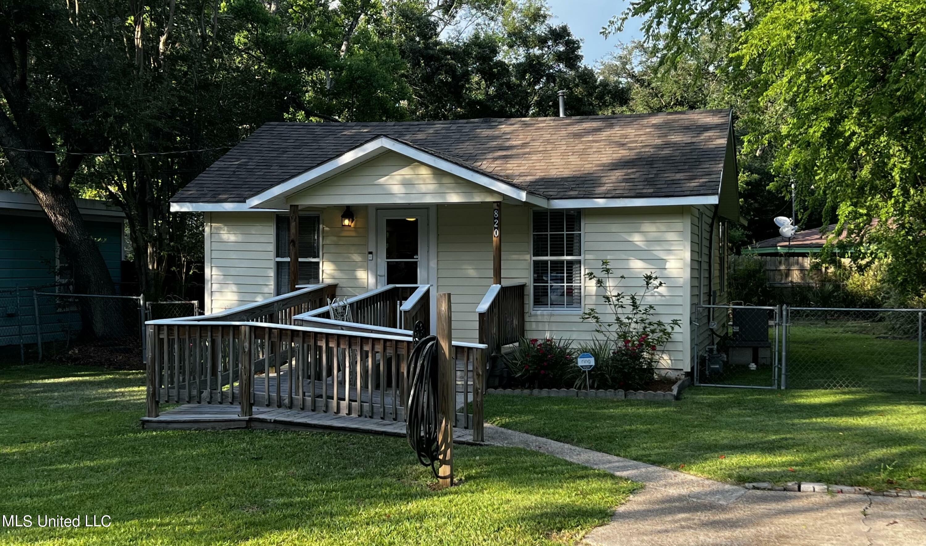 Property Photo:  820 Regnault Avenue  MS 39501 