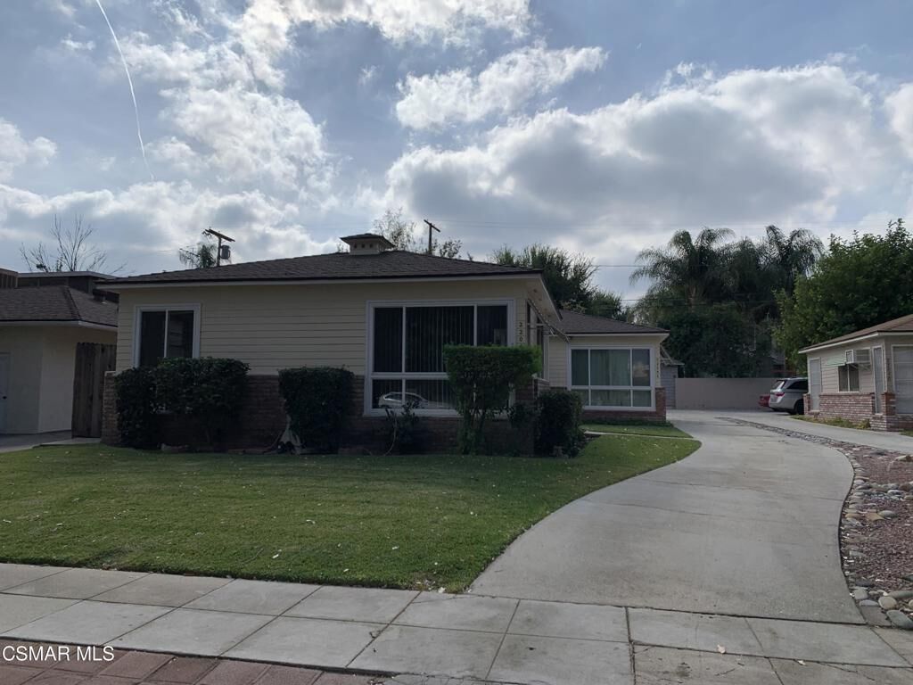 Property Photo:  22044 Costanso Street  CA 91364 