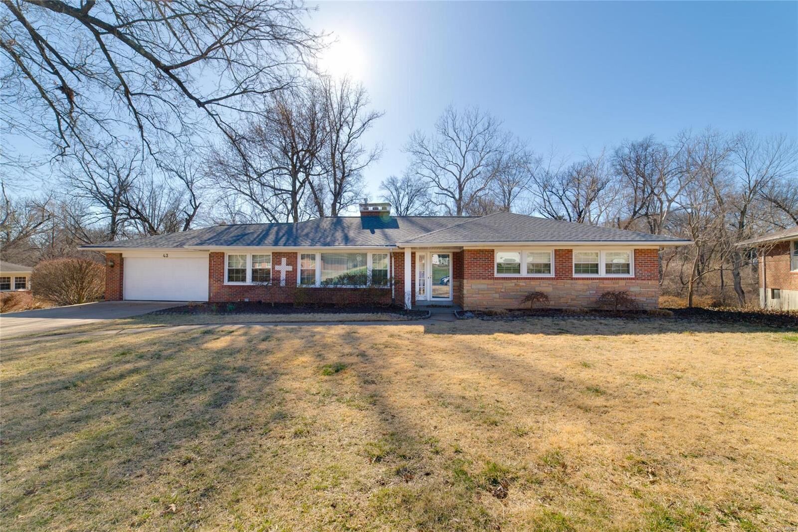 Property Photo:  43 W Cardigan Drive  MO 63135 