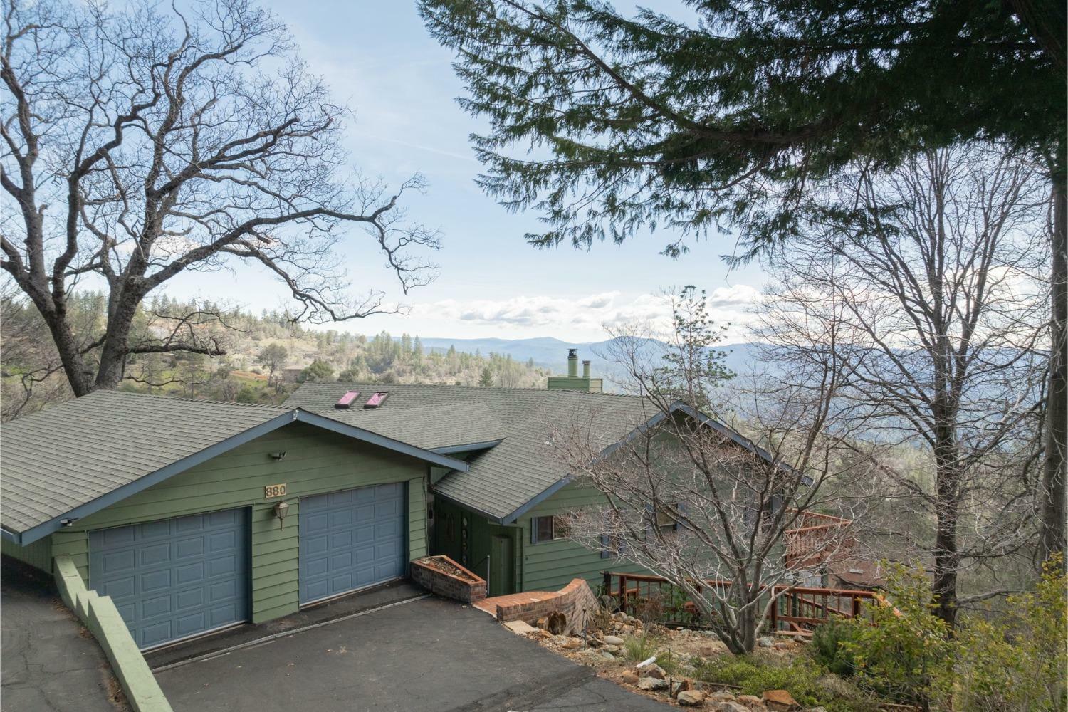 Property Photo:  880 East West Drive  CA 95247 