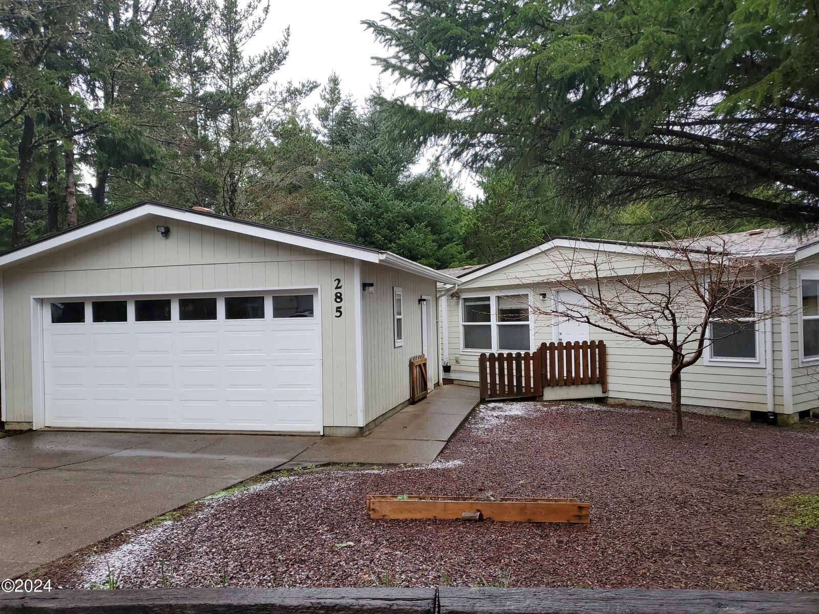 Property Photo:  285 Seagrove Loop  OR 97367