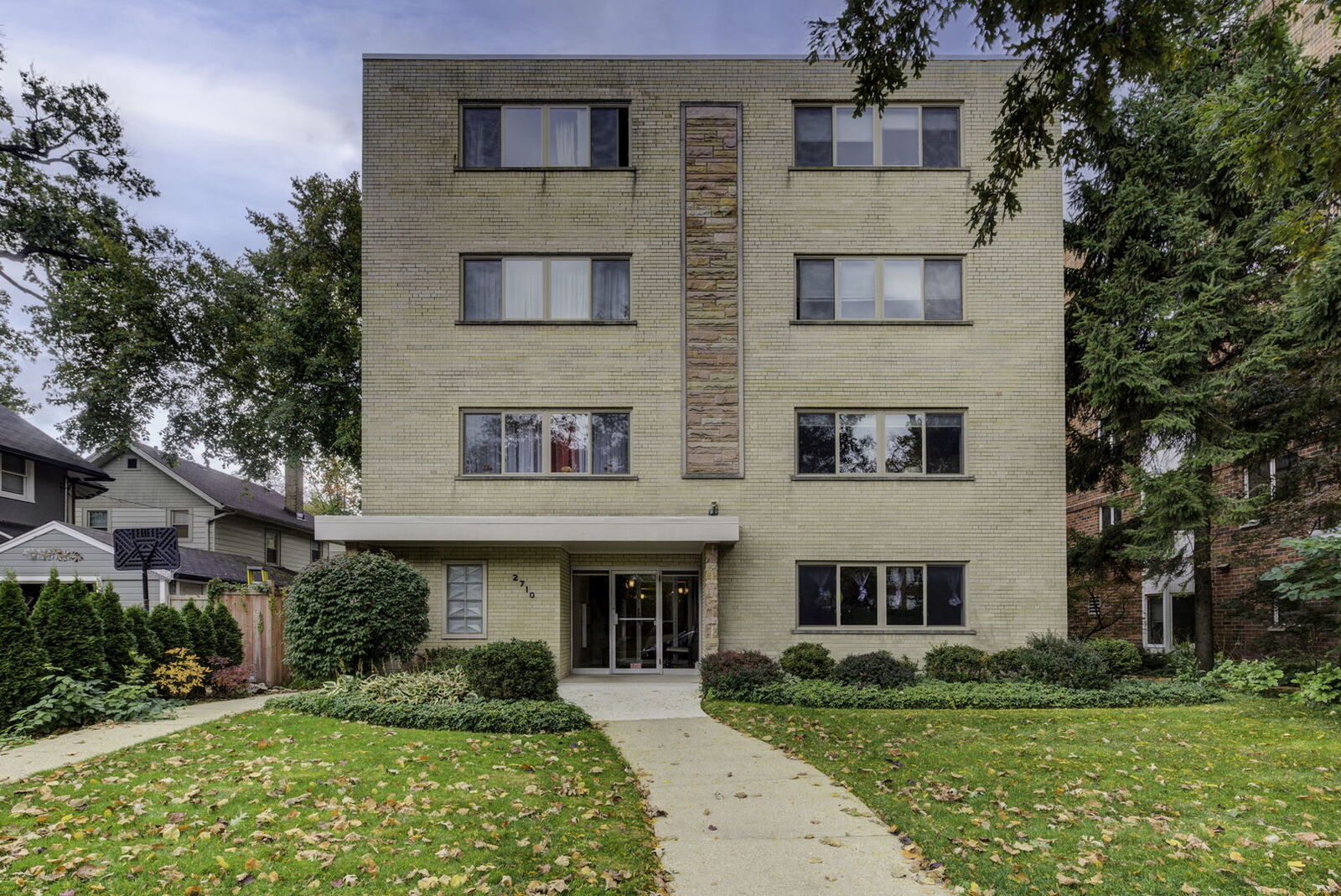 Property Photo:  2710 Central Street 1W  IL 60201 
