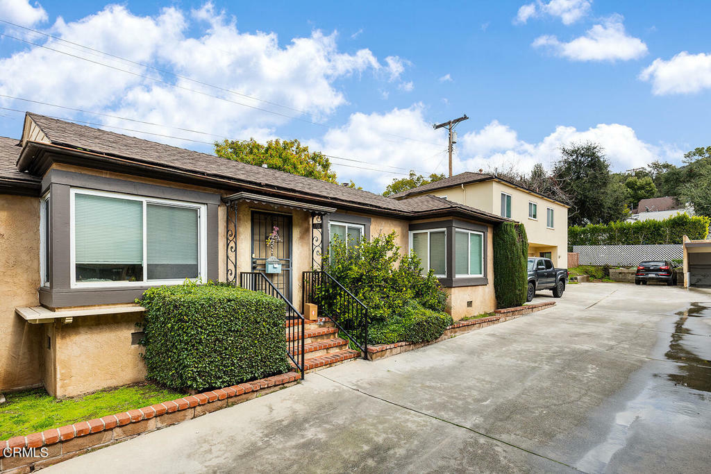 Property Photo:  1704 N Verdugo Road  CA 91208 