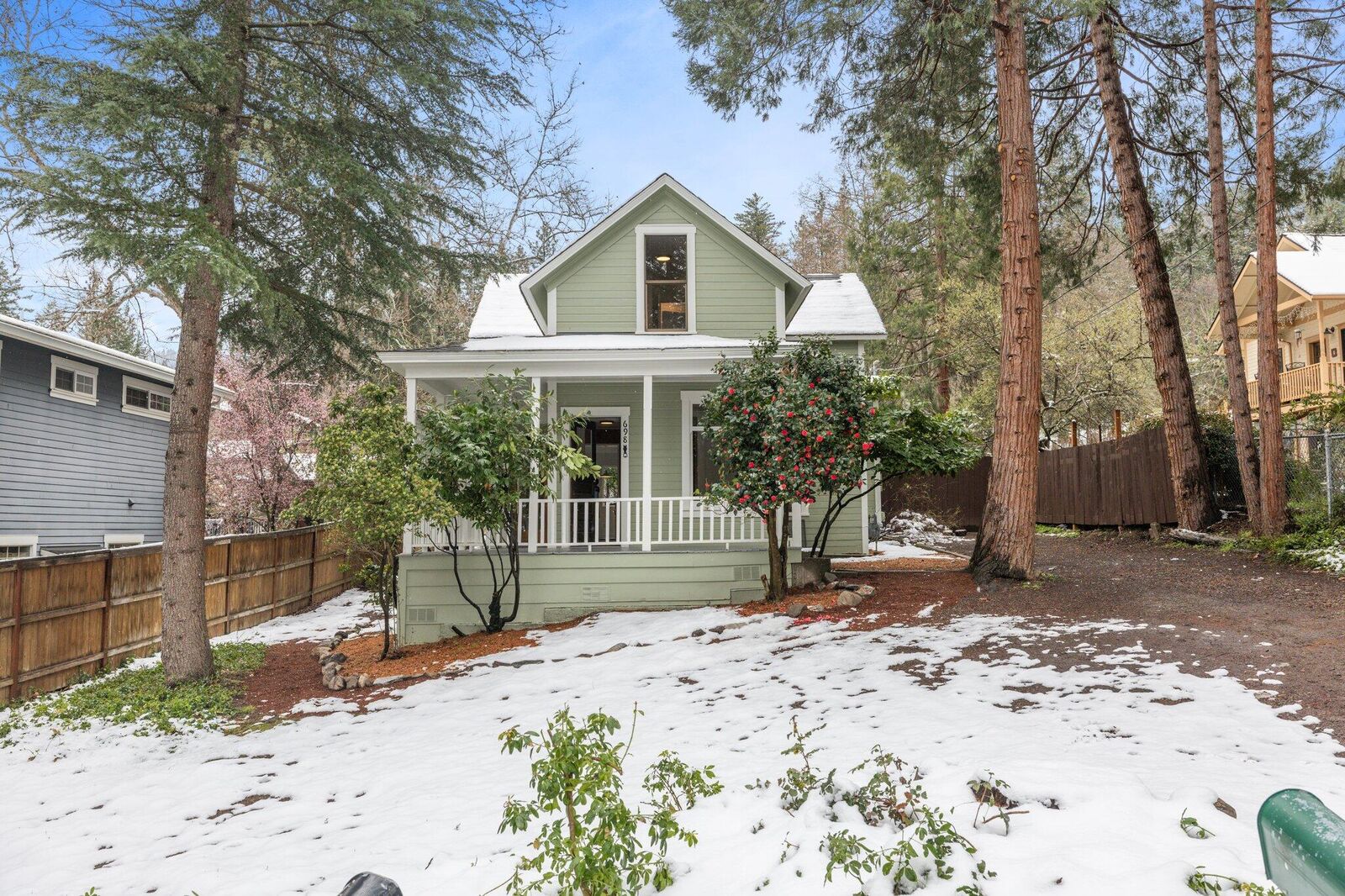 Property Photo: 698 Ashland Street OR 97520