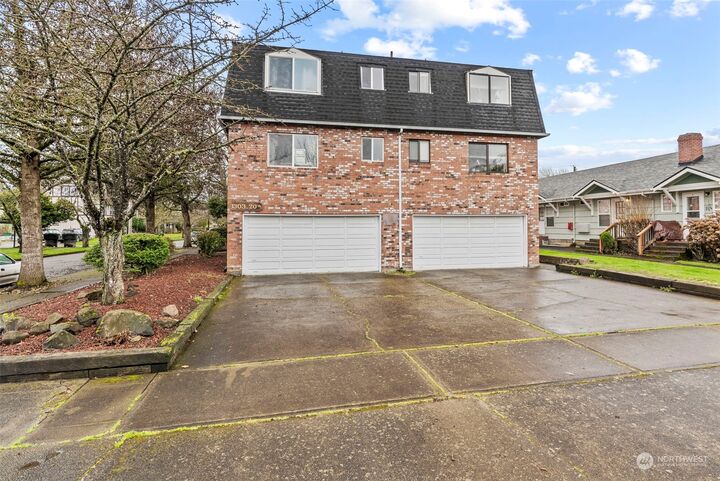 Property Photo: 1303 20th Avenue 4 WA 98632
