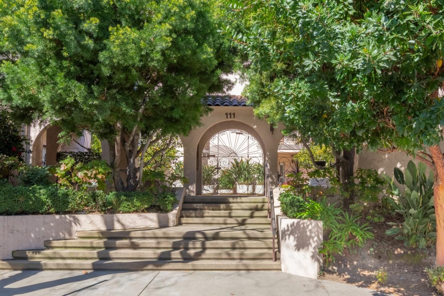 Property Photo:  111 9th Avenue 302  CA 94401 