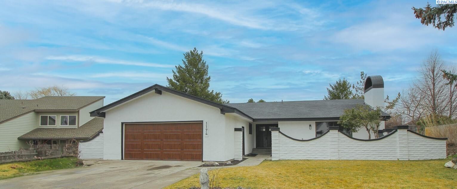 Property Photo:  1174 Englewood Drive  WA 99352 