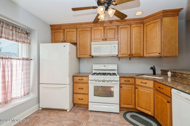 Property Photo:  26 Rose Manor Court  NJ 08723 