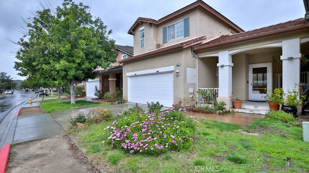 Property Photo:  437 Archbriar Way  CA 93065 