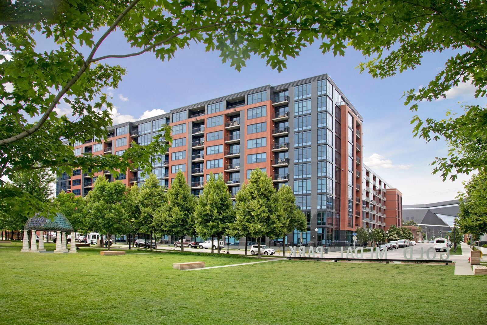 Property Photo:  215 10th Avenue S 215  MN 55415 