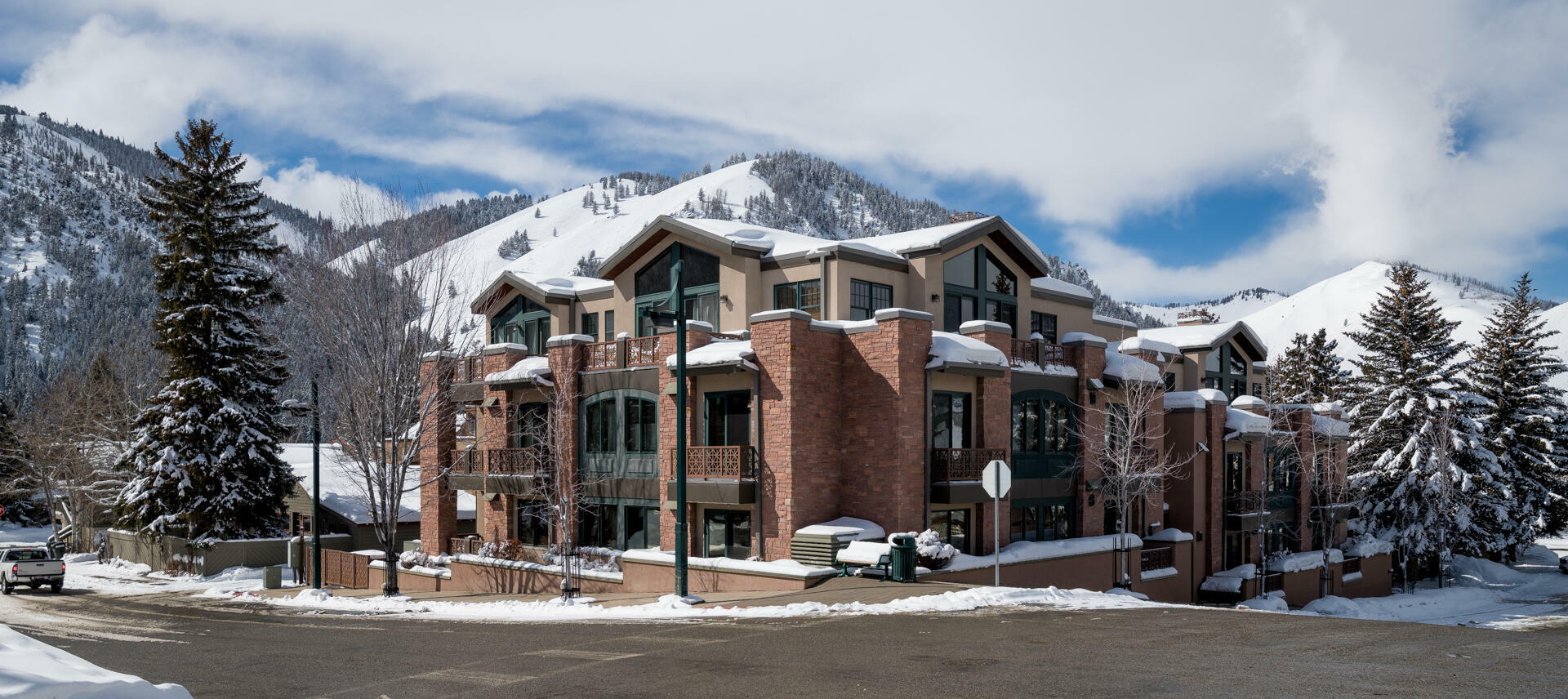 Property Photo:  631 N Washington Ave 201  ID 83340 