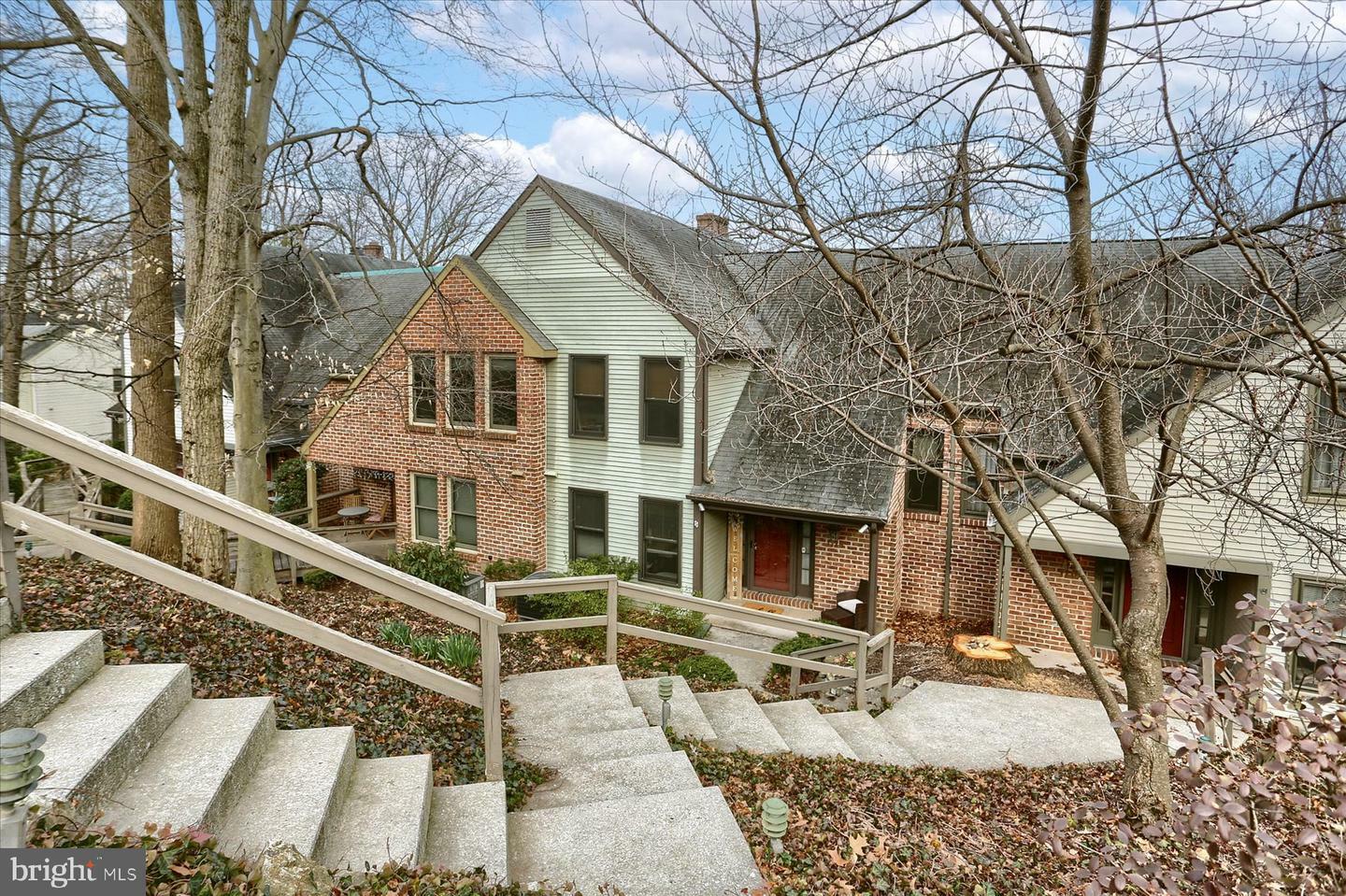 Property Photo:  1118 Draymore Court  PA 17036 