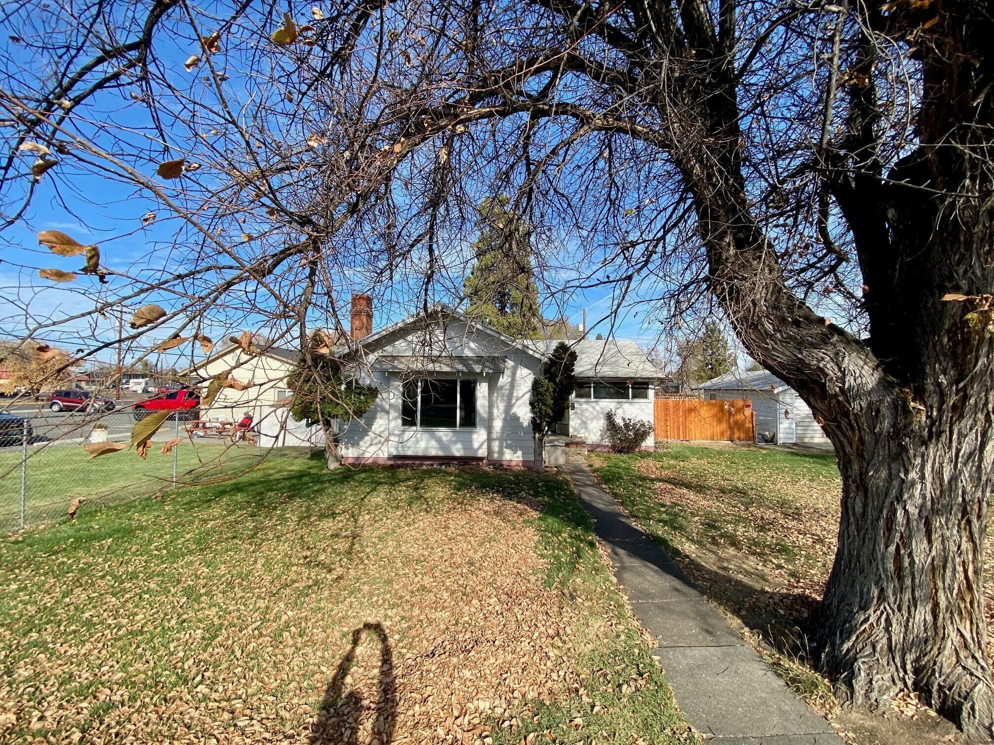 Property Photo:  321 W Antler Avenue  OR 97756 