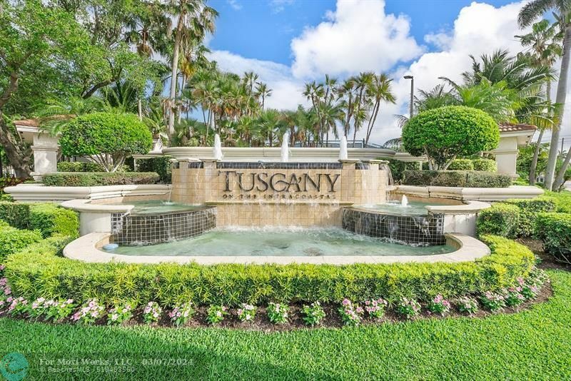 Property Photo:  4404 Tuscany Way 4404  FL 33435 