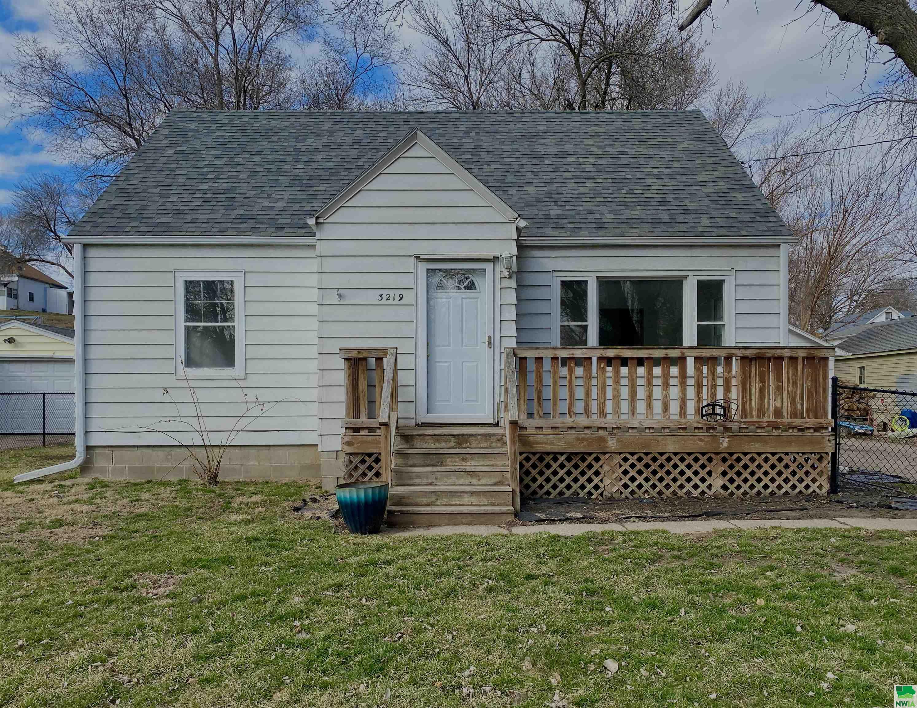 Property Photo:  3219 Glenn Ave  IA 51106 