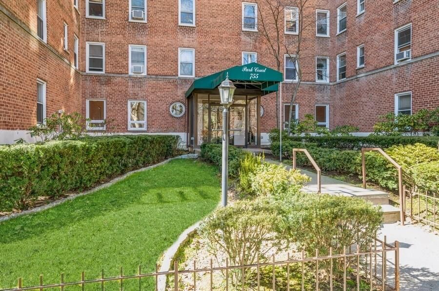 Property Photo:  755 Bronx River Road 5C  NY 10708 