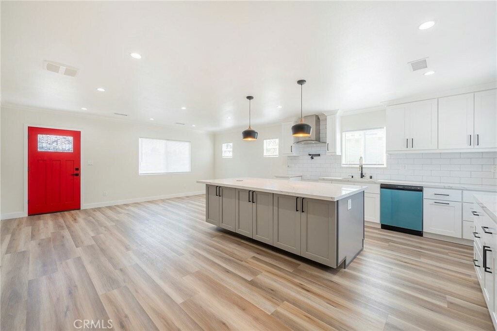 Property Photo:  1551 N Neptune Avenue  CA 90744 