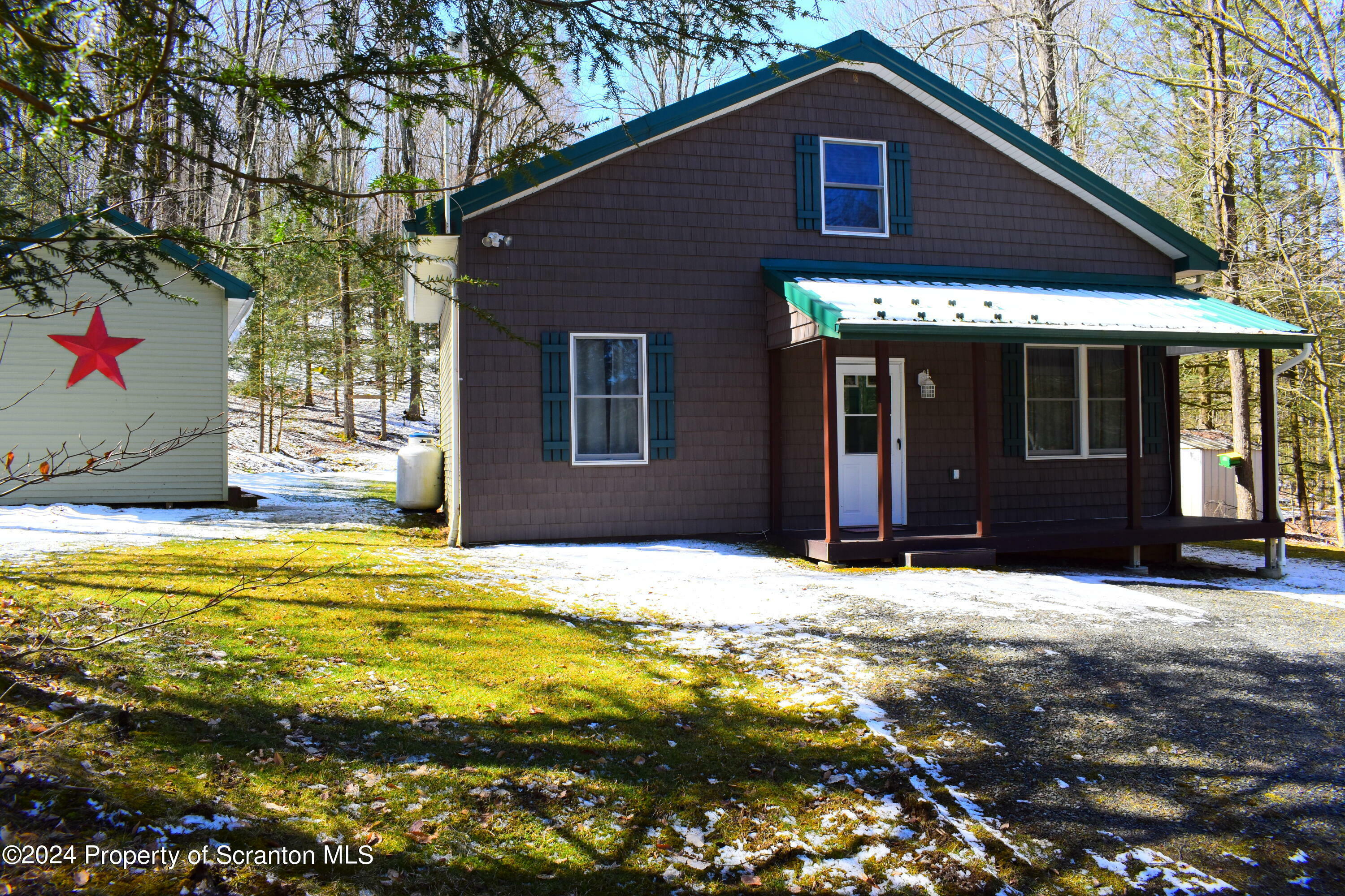 Property Photo:  496 Lake Roy Circle  PA 18834 