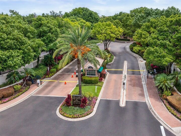 Property Photo:  833 Normandy Trace Road  FL 33602 