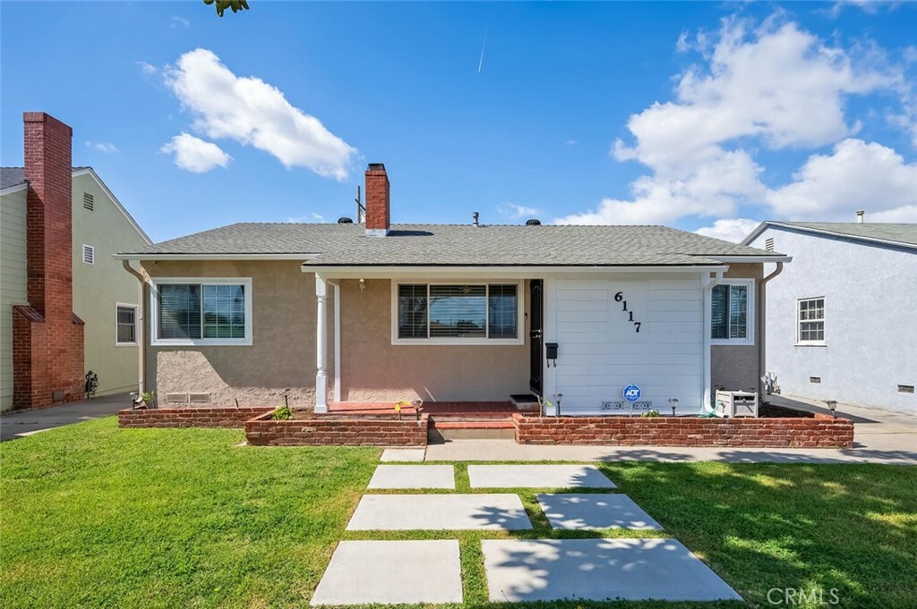 Property Photo:  6117 Lakewood Boulevard  CA 90712 