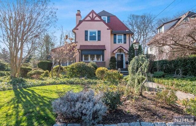 Property Photo:  1360 Evergreen Avenue  NJ 07060 