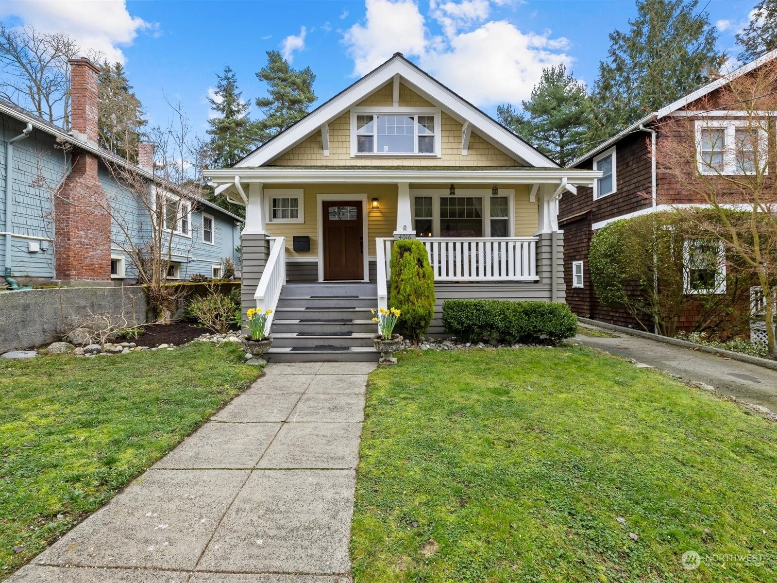 Property Photo: 4016 Dayton Avenue N WA 98103