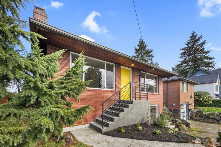 Property Photo:  2502 NE 68th Street  WA 98115 