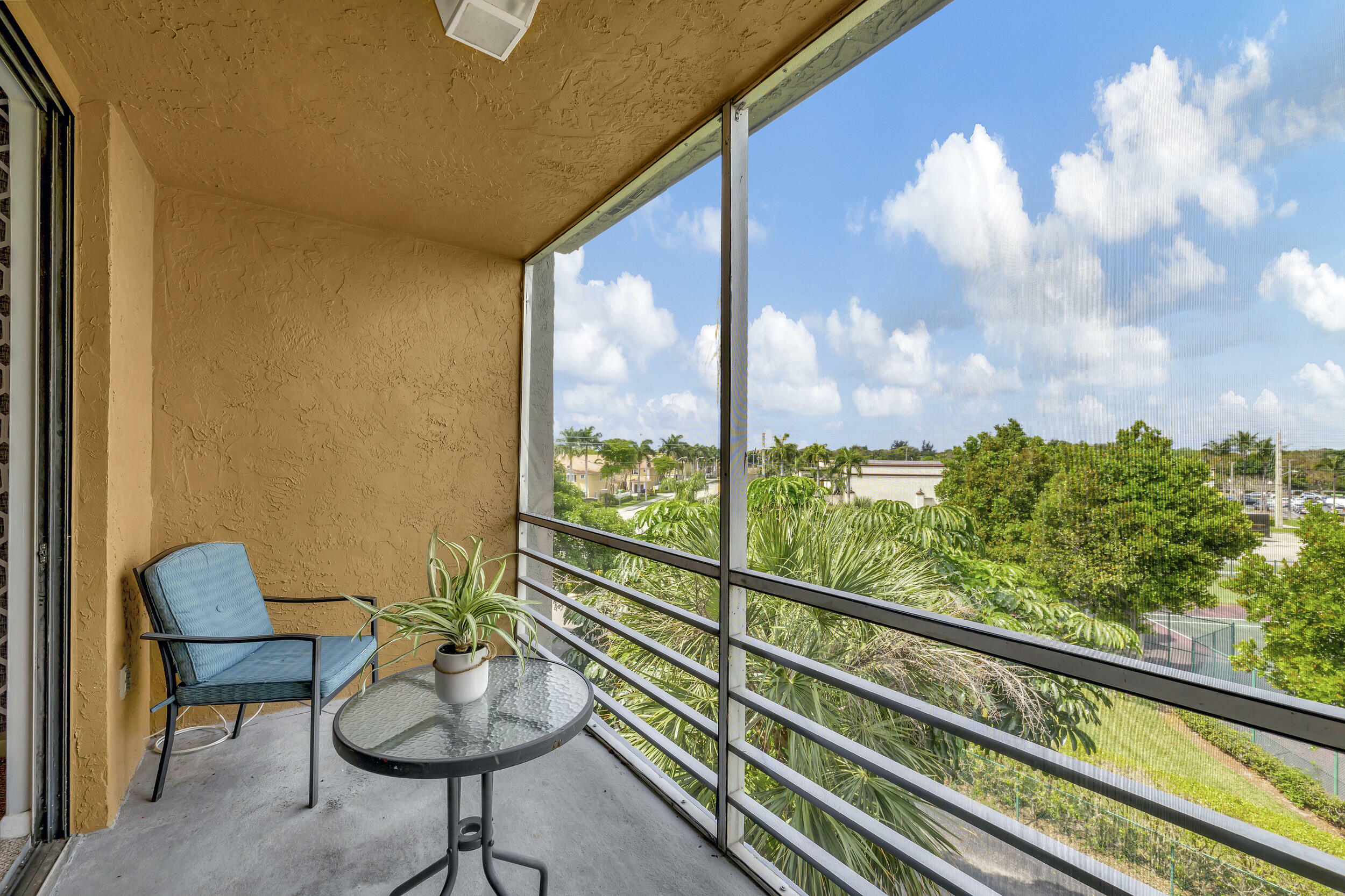 Property Photo:  1800 SW 81st Avenue 1403  FL 33068 