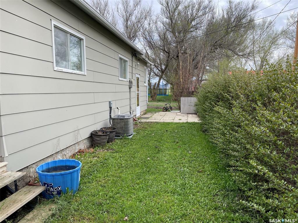 Property Photo:  122 Edward Street  SK S0N 1C0 