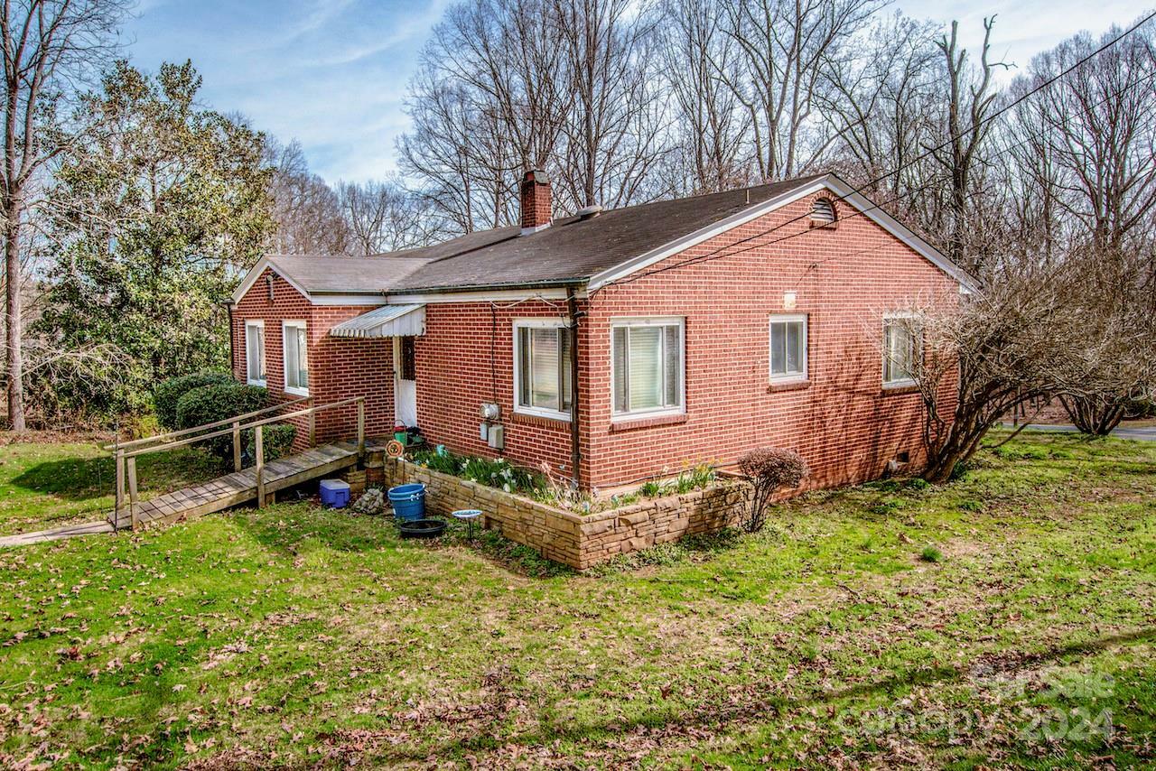 Property Photo: 1095 Mount Ulla Highway NC 28115