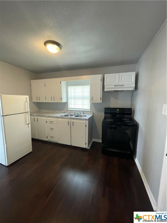 Property Photo:  1311 Aldama Street  TX 78155 