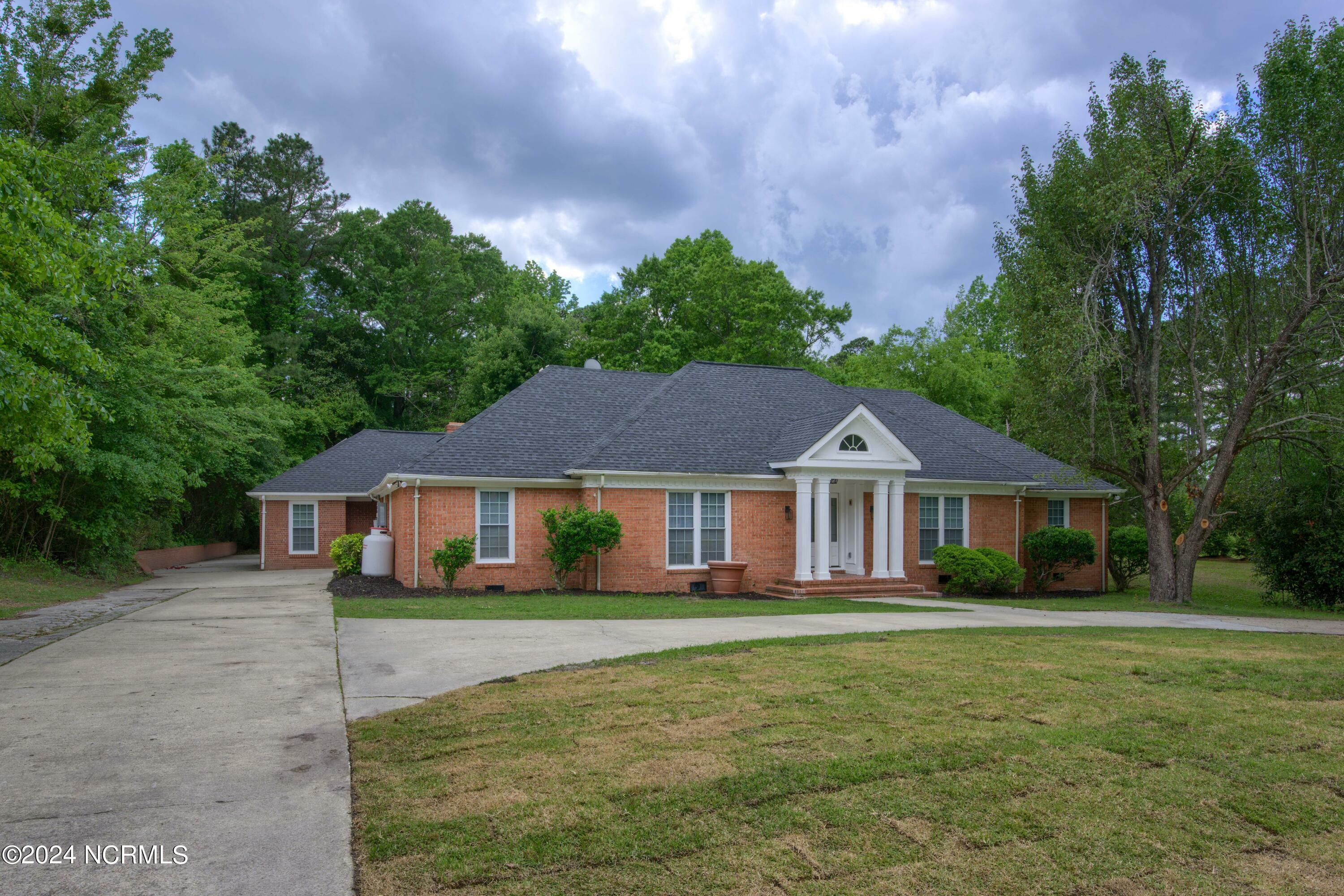 Property Photo:  1211 Greenway Drive  NC 28546 