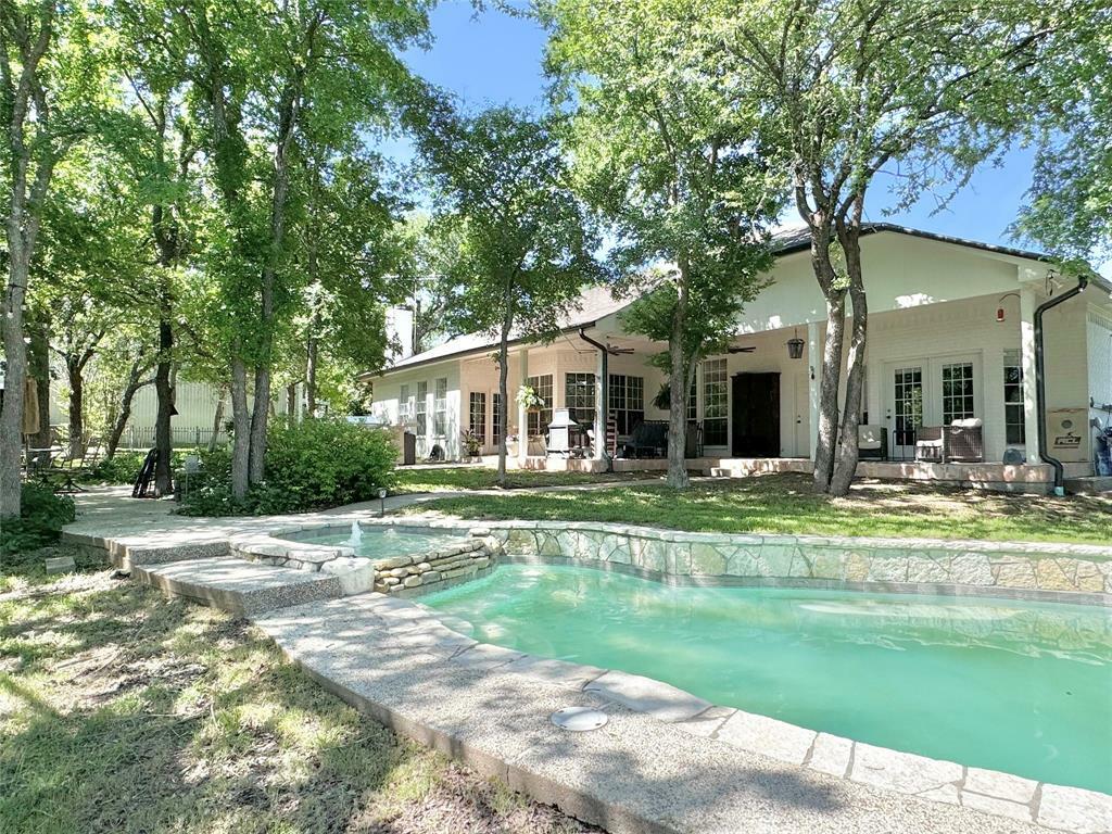 Property Photo:  110 Post Oak Court  TX 76087 