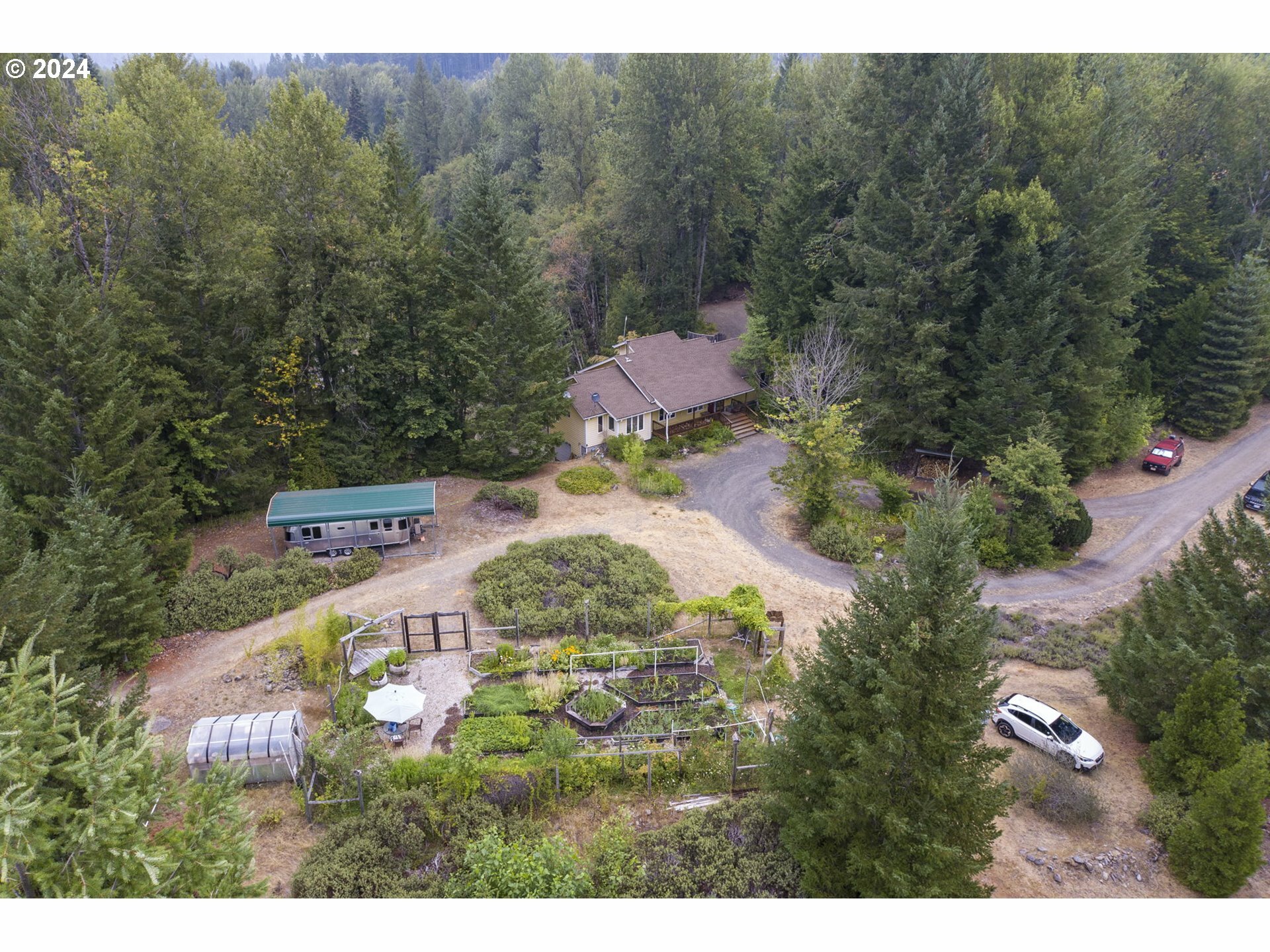 Property Photo:  56277 E King Rd  OR 97413 