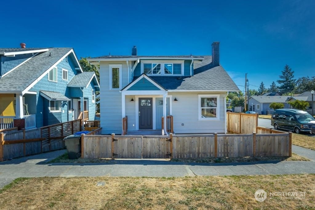 Property Photo:  723 S Sheridan  WA 98405 