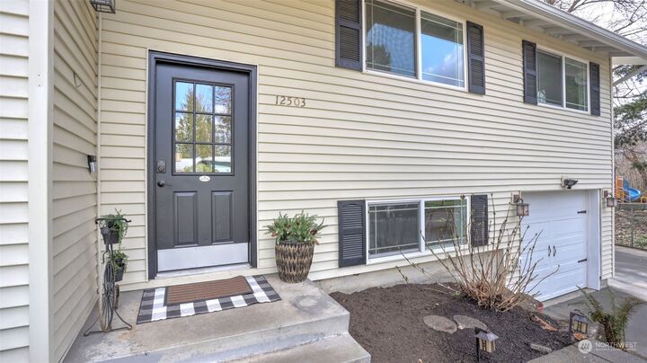 Property Photo:  12503 SE 188th Place  WA 98058