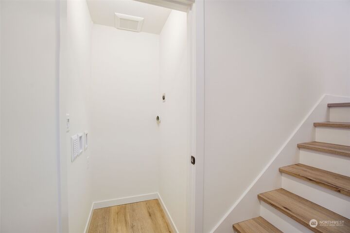 Property Photo: 5237 Brooklyn Avenue NE WA 98105