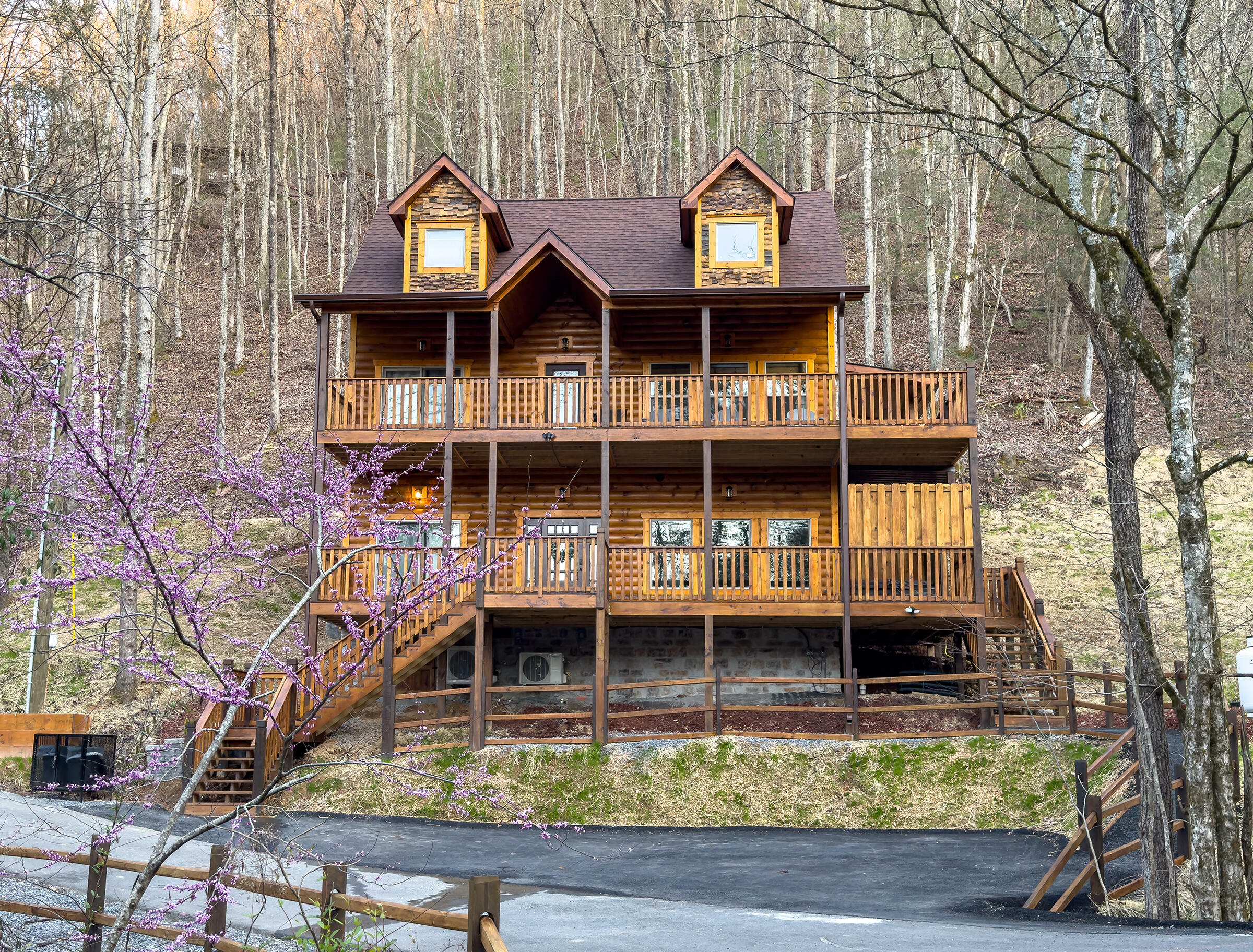 Property Photo: 1727 Pulaski Lane TN 37862